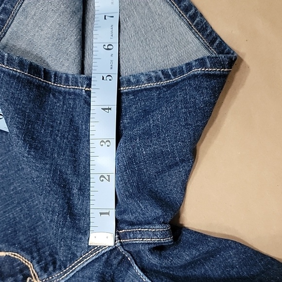 Old Navy "The Sweetheart" Shorts, Size 2, Excellent Condition, Like New - Picture 5 of 8